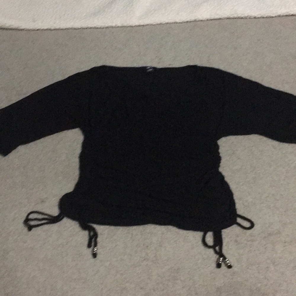Cute black V-neck shirt.